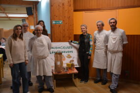 Groupe de cuisiniers de restauration collective