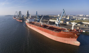 Vue aérienne du port de commerce de Lorient