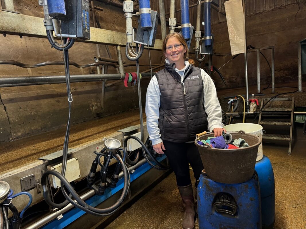 Pour relancer le lait sur la ferme, Vanessa a installée une salle de traite d'occasion