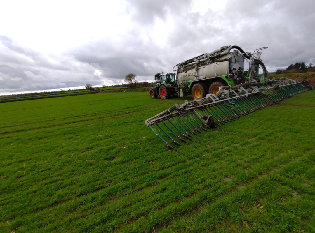La Cuma Ar Bodou est équipée de différents outils performants, comme ici un modèle Joskin de 20 000 L avec rampe à patins.