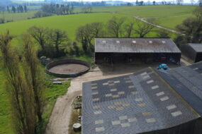 Vue aérienne d'une exploitation agricole