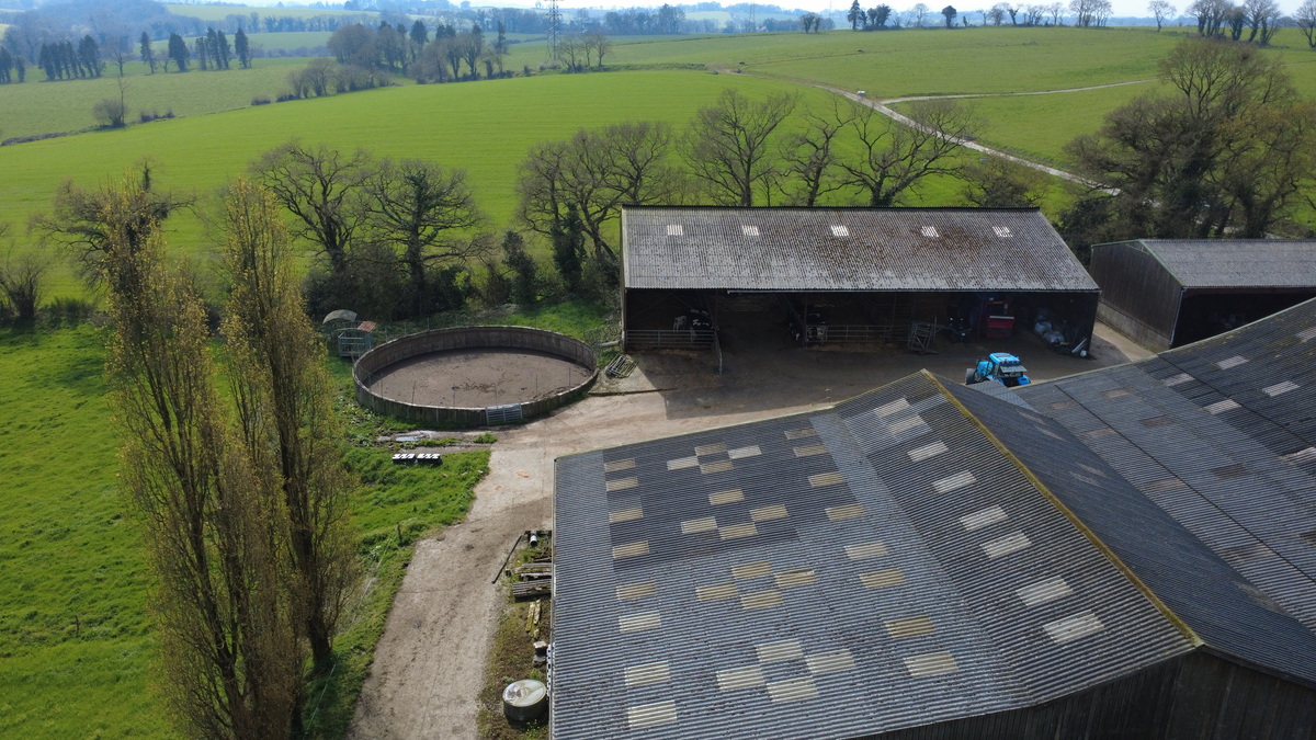 Vue aérienne d'une exploitation agricole - Illustration Des exigences qui se renforcent