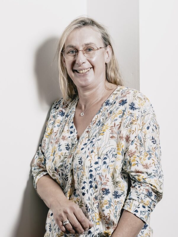 Portrait d'une femme blonde