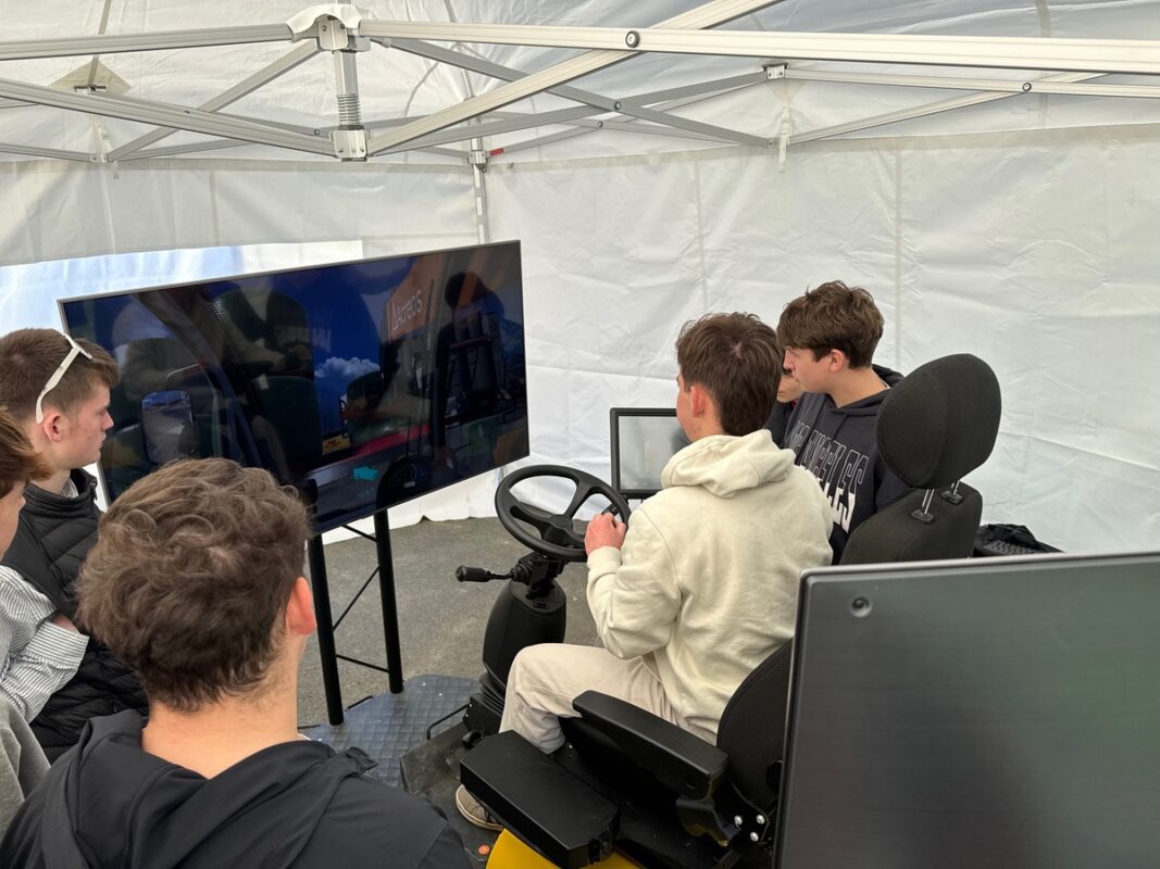 Les élèves ont profité d'un simulateur de conduite.