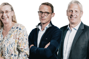 montage photo de 3 portraits dont 1 femme