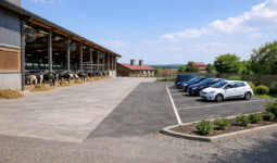 parking devant une stabulation