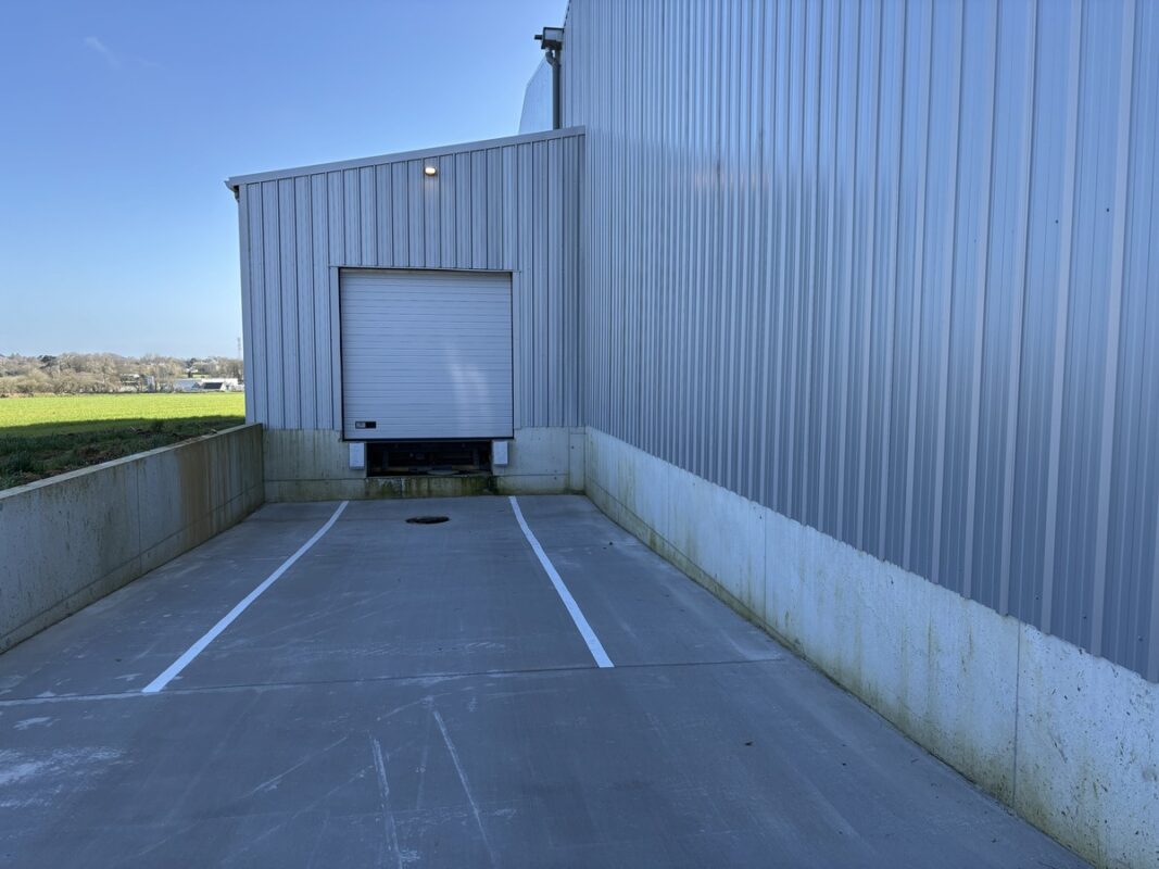 Le quai de chargement facilite grandement le travail.
