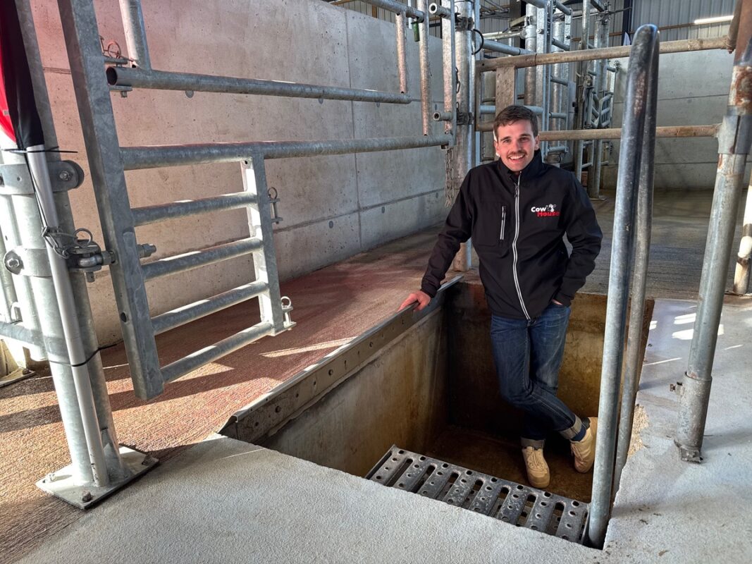 Louis Hellard dans la fosse de soin.