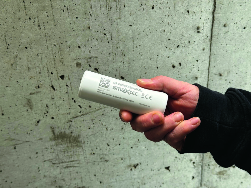 Un bolus dans la main d'une éleveuse