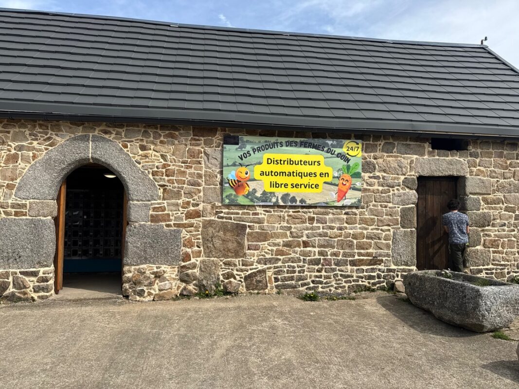 Une ancienne étable en pierres aménagée en magasin à la ferme