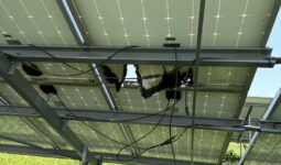 Vue de dessous d'un panneau photovoltaïque