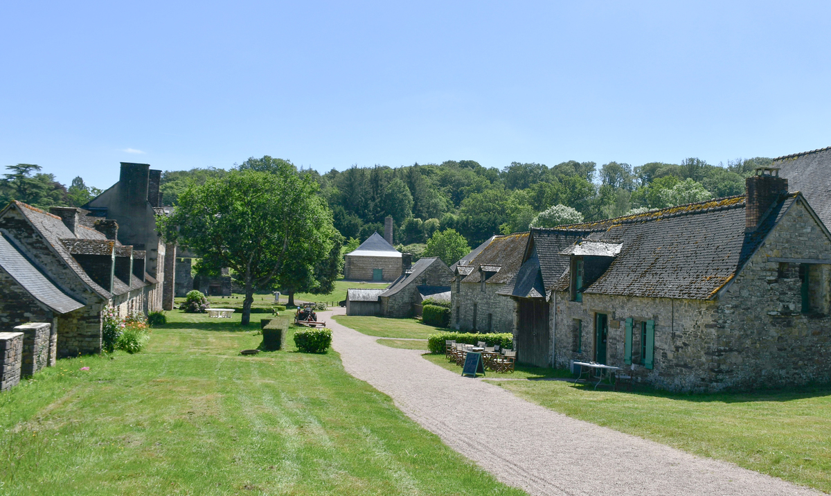 Vue sur le village des Forges de Paimpont