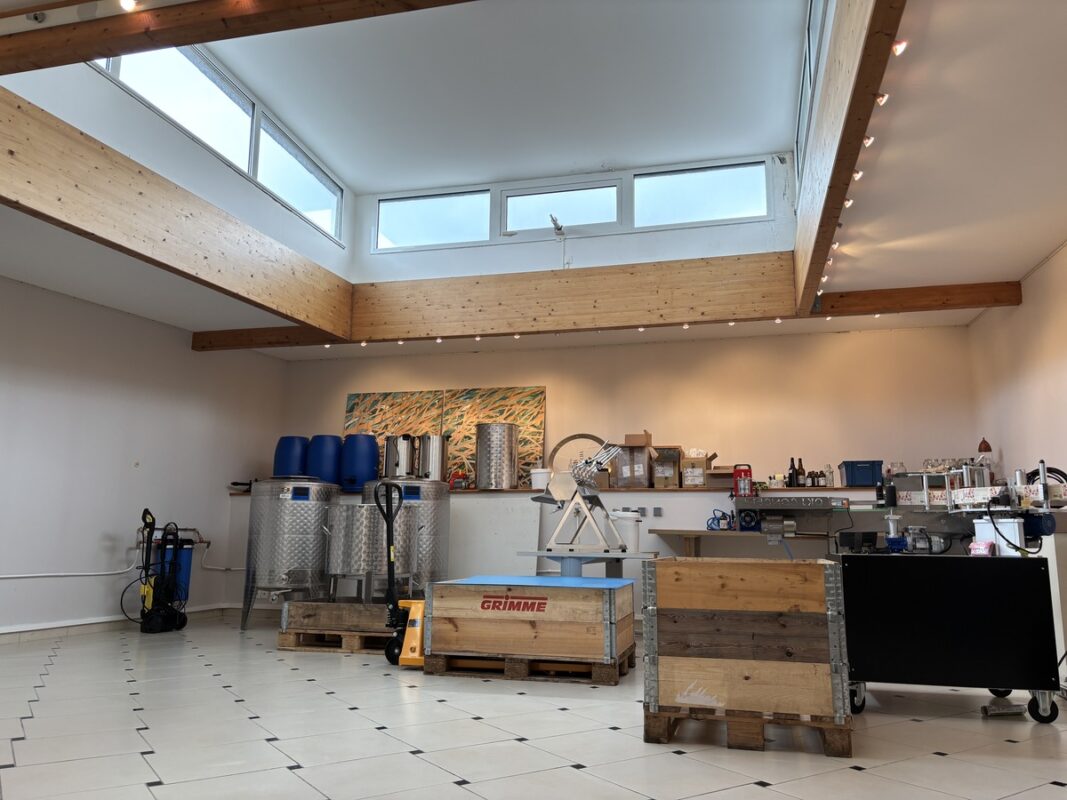 Un atelier de fabrication et d'embouteillage