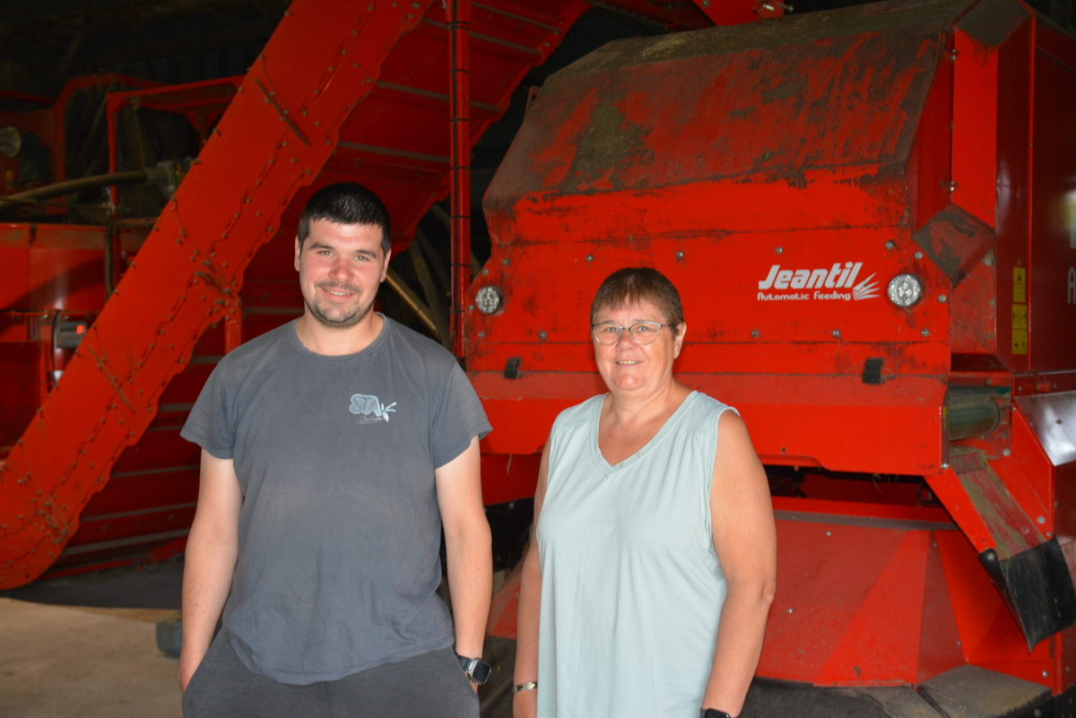 Laurent et Christelle Danilo. Émilie, salariée, pourrait remplacer sa mère dans le Gaec, à terme.