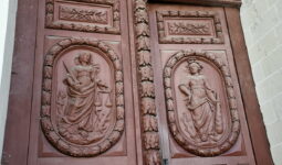 porte gravée