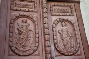 porte gravée