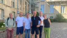 un groupe de personne