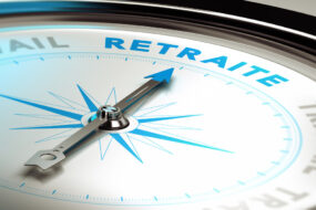 Une boussole avec l'aiguille qui indique la direction de la retraite