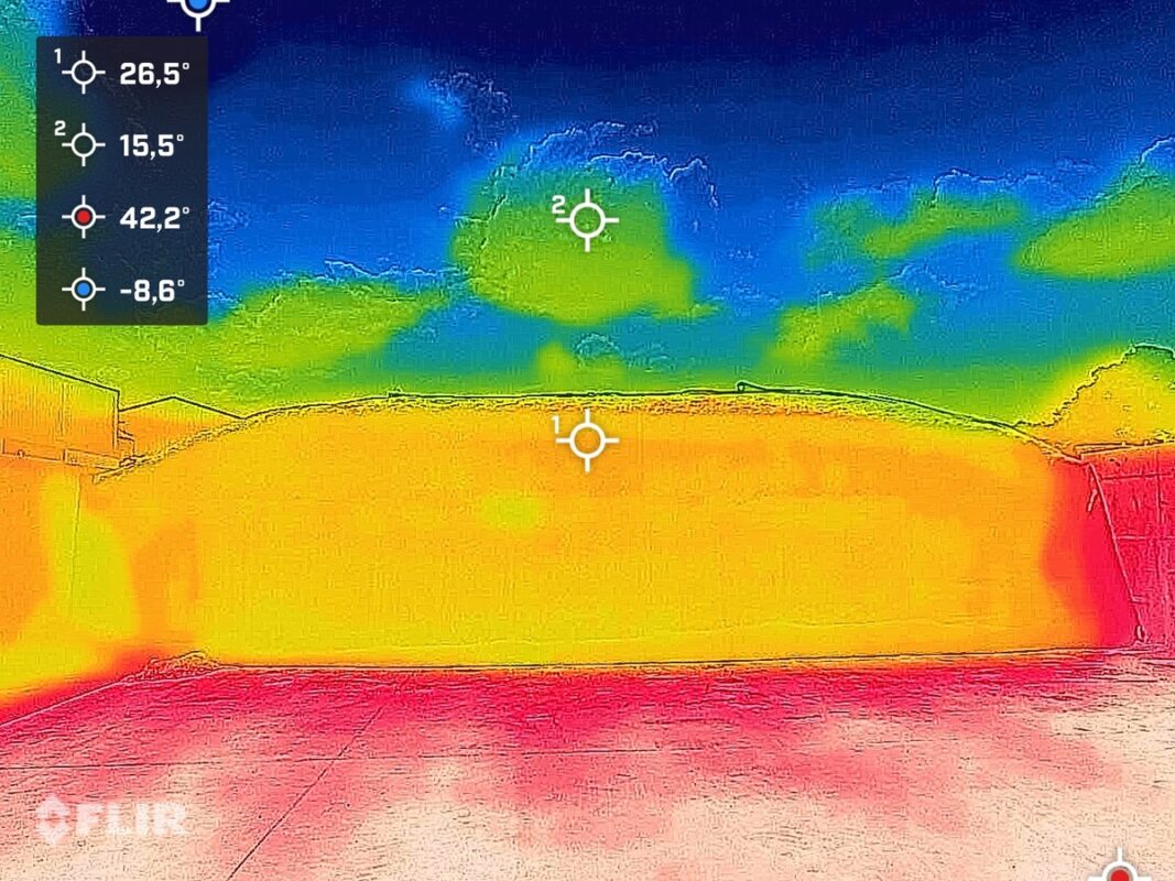 Image de caméra thermique sur un silo d'ensilage d'alimentation animale