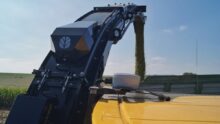 Une goulotte d'ensileuse équipée d'une caméra