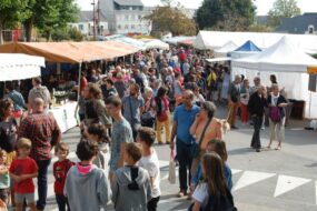 Une foule lors d'une fête locale