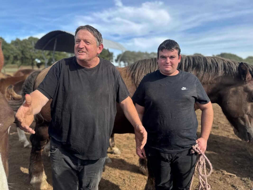 Rolland Le Cam, aviculteur, sera bientôt rejoint par son fils Dylan qui se lance en vaches allaitantes.