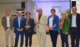 Des personnes dans une usine