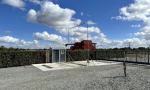 Un portique de désinfection pour camion de transport d'animaux